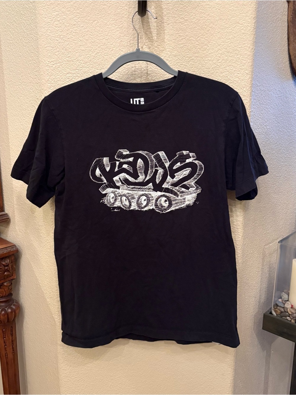 UNIQLO KAWS Black Graphic T-Shirt Size Small-Flaws